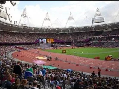 Quel prestigieux vnement sportif international, dont la discipline-phare est l'athltisme. se droule depuis 1896 ?