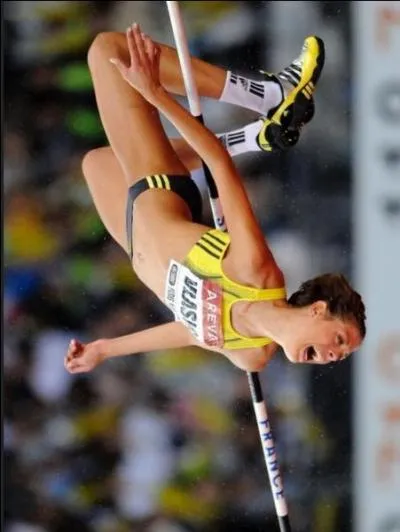 Comment la barre du saut en hauteur est-elle place ?