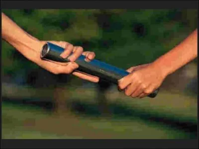 Comment s'appelle le bton que l'on se transmet dans les relais ?