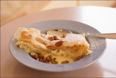 Tout le monde connat le strudel aux pommes, en voil une variante : le  Topfenstrudl  (servi avec une sauce  la vanille chaude, hmmm ! ). Question : qu'est-ce que le  topfen  ?