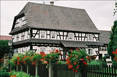 O devrez-vous aller pour dcouvrir le joli village d'Hunspach aux pittoresques colombages et au clocher du temple construit en grs rose ?