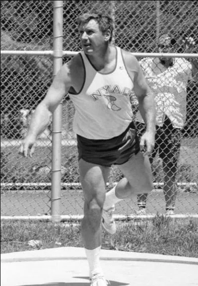 Dans quel discipline l'athlte amricain Al Oerter a-t-il remport 4 titres olympiques conscutifs entre 1956 et 1968 ?