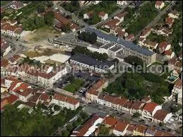 Nous survolons la ville lorraine d'Essey-ls-Nancy. Nous sommes donc dans le ciel du dpartement ...