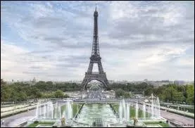 Quel est le nom du pont franchissant la Seine entre le 7e et le 8e arrondissement ?