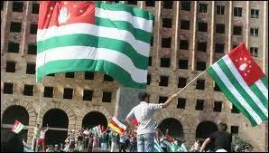 Russe, soviétique puis géorgienne l'Abkhazie a une capitale célèbre qui est ?