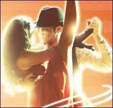 Il va danser au bal costum avec ... sans savoir qui elle est !