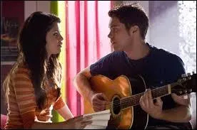 Mary refuse de participer au concours de danse de Joey, mais Tami l'y entrane avec Dustin, et part au moment o Joey vient chanter New Classic sur scne avant d'annoncer les rsultats, mais qu'est-ce que fait Joey ?