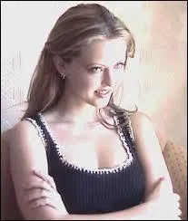 Qui joue Natalia, l'ex de Joey ami des jumelles malfiques ?