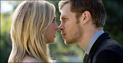 Dans quel pisode embrasse-t-elle Klaus ?