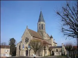 Voici l'glise de la ville Yvelinoise de Louveciennes. Elle se situe en rgion ...