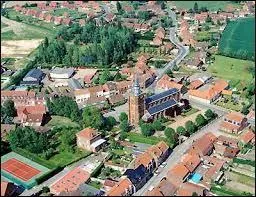 Nous survolons la commune Nordiste de Saint-Jans-Cappel. Nous sommes donc dans le ciel de la rgion ...