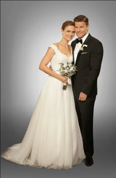 Avec qui l'agent Seeley Booth va-t-il avoir une relation qui va se transformer en mariage ?