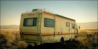 De combien de trou de balles est affubl la porte du camping car ?