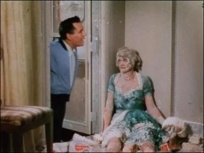 Dans cette comdie hilarante, avec la grande Lucille Ball, le couple voyage en caravane, une caravane immense et de grand luxe, dans laquelle Lucille a la formidable ide de prparer, alors qu'ils roulent... et que tout valdingue dans tous les sens ?