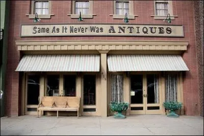 Qui reprend le magasin d'antiquits avec Melinda suite au dcs tragique de sa meilleure amie dans le premier pisode de la saison 2 ?