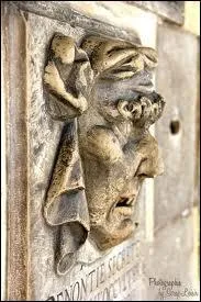 Dans quel pays les bouches de dnonciation ont-elles t installes ds le XIVe sicle ?