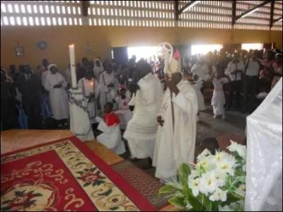 Les chrtiens clbrent la rsurrection de Jsus .....