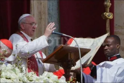 Pques est aussi l'une des rares occasions pour le Pape de prononcer la clbre bndiction ... .