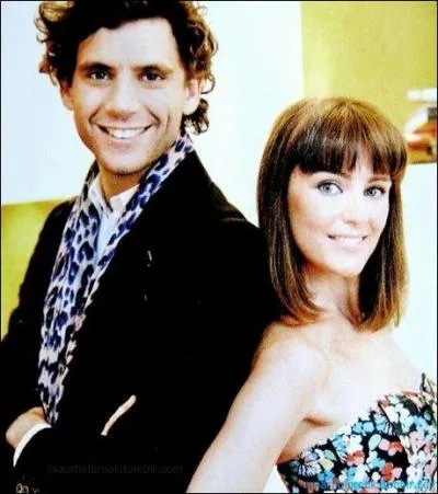 Sur cette photo, qui est  ses cts ?