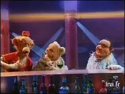 Un ancien Dieu, il n'avait pas son pareil pour se faire inviter chez vous, il est  gauche sur l'image !