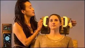 Que va dcouvrir Tris lors de son test d'aptitude ?