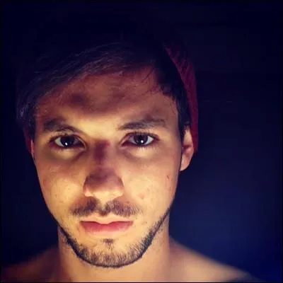 Comment s'appelle son frre ?