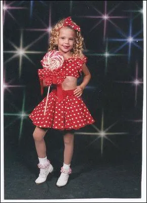 Qu'a commenc  faire Ashley ds l'ge de 3 ans ?