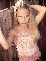  quel ge a-t-elle commenc le mannequinat ?