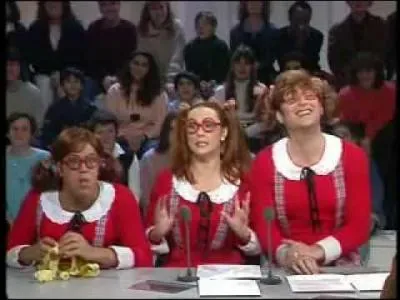 Trois soeurs, dont l'une est compltement djante (et adore les bananes) se prsentent sur le plateau, regrettant de ne pas avoir le mme succs que les invits !