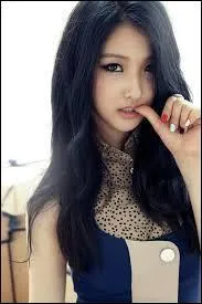 Qui est la chanteuse sur la photo ?