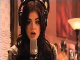 Luke rencontre et parle  Katie  une soire dansante, elle chante, mais avait un voile sur la tte, donc Luke la cherche grce  sa voix, dont il est tomb amoureux, mais il croit qu'il est tomb amoureux de Beverly, pourquoi ?