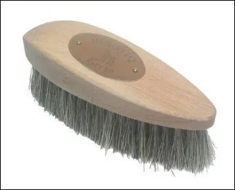 Quel est le nom de cette brosse de pansage ?