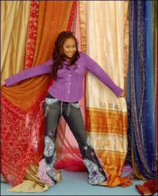 Qui est l'assistante de Donna qui embte toujours Raven ?