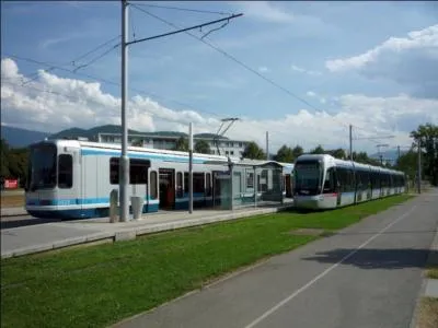 Quel accident est survenu durant les essais du tram E ?