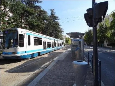 Quelle ligne de tram va jusqu' la Presqu'le ?
