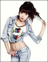 Quelle est la marque de vtements qu'elle a cre ?