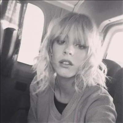 Quel est le membre de la famille de Violetta qui est dcd ?