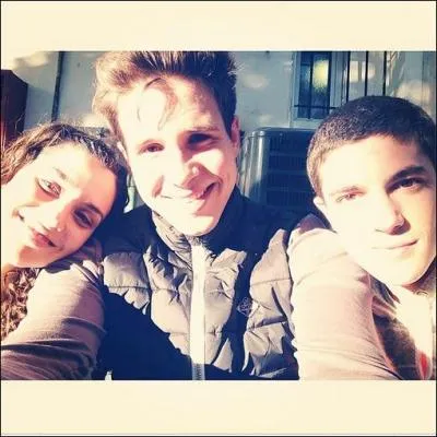 Dans Violetta saison 3, comment s'appelle le fianc d'Angie qui aura une histoire avec Violetta (Je vous demande le nom de l'acteur) ?