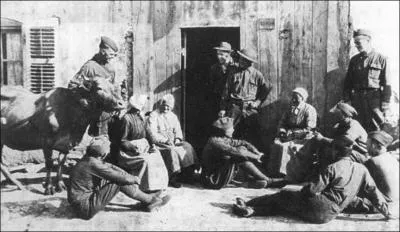 Les Sammies reçoivent une solde de 7 francs par jour alors que les poilus français touchent eux...