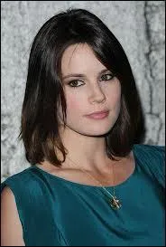 Quelle est la personne qui part dans la saison deux  cause d'une grossesse ?