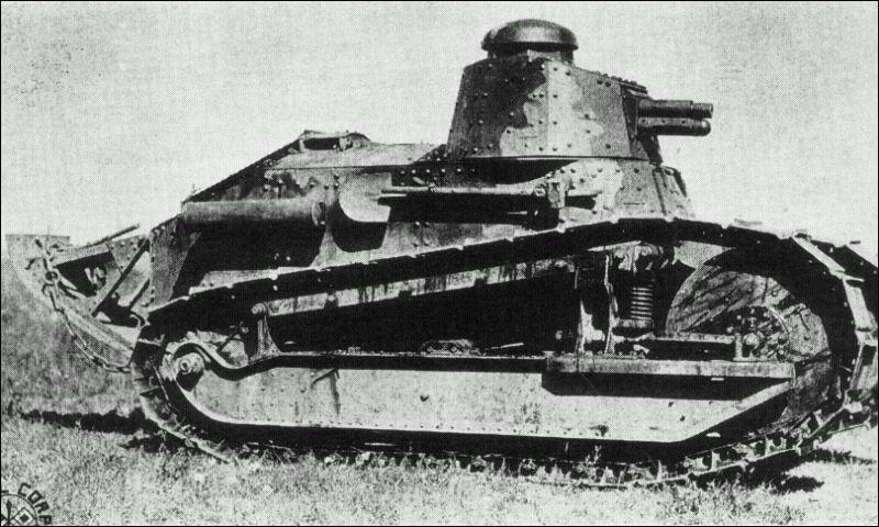 En 1917, quel pays fabriqua en série le véhicule de combat blindé et chenillé le plus efficace de la Première Guerre mondiale ?