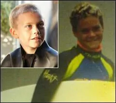 Dans les premires scnes, quel ge a le hros principal ?