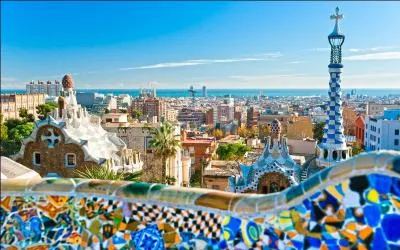 Vous voil� arriv�(e) � destination. Vous partez en visite � Barcelone. Lequel de ces c�l�bres monuments ne verrez-vous pas dans la ville ?