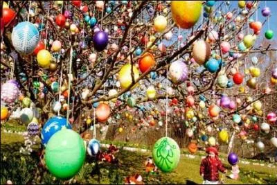 Pourquoi les ufs, fts, dcors, recherchs, selon les pays, revtent-ils cette importance ?