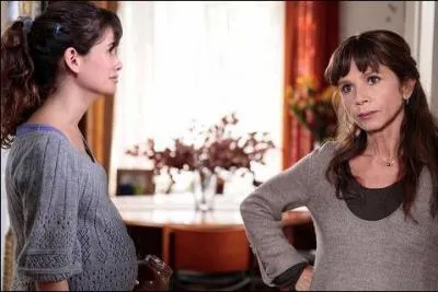 A combien de semaines Clem se rend-elle compte qu'elle est enceinte ?