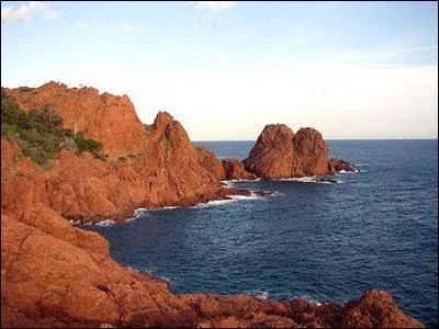 Vous rvez aussi d'une montagne rouge semblable au ------------- et de mer aux eaux ---------.