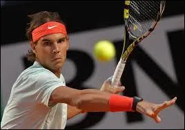 Ce tennisman espagnol a t victime d'une grave blessure qui l'a empch de jouer pendant un certain temps. Vrai ou faux ?