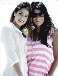 Pour quelle marque de produits pour les problmes de peau Tini et sa mre ont-elle fait un photoshoot ?