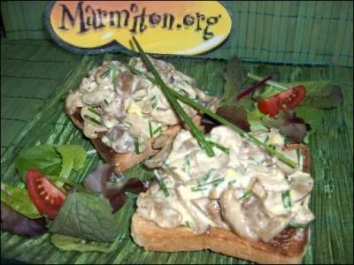 Une entre frache pour midi : des toasts sur lesquels repose cette gourmandise de tricholomes de la Saint-Georges.