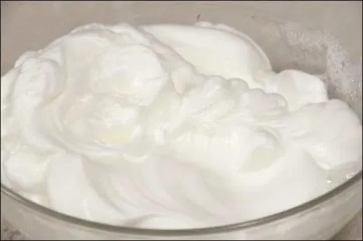 Couleur liée à la pureté et à l'innocence dans les pays d'Occident, elle signifie le deuil dans les pays d'Asie ! Les habitants de cette commune sont :